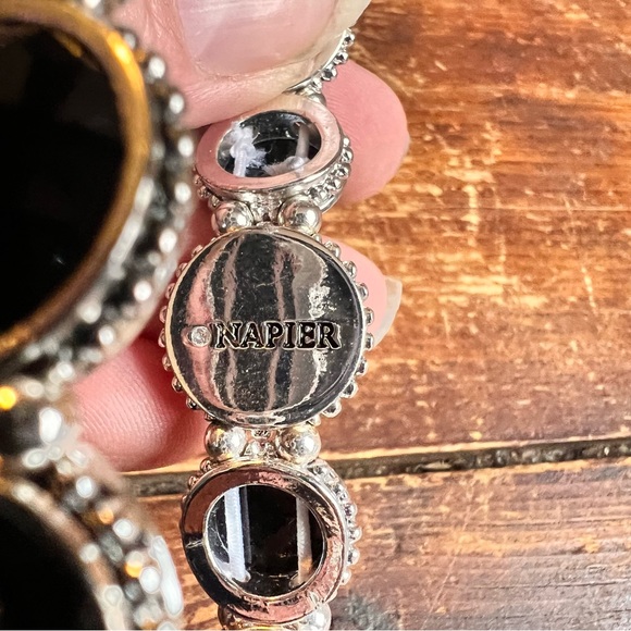 💙Napier black & silver stretch bracelet - Picture 4 of 4